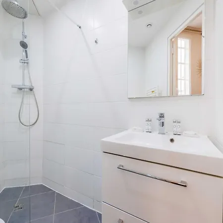 Lovely Near Eiffel Tower Apartment *